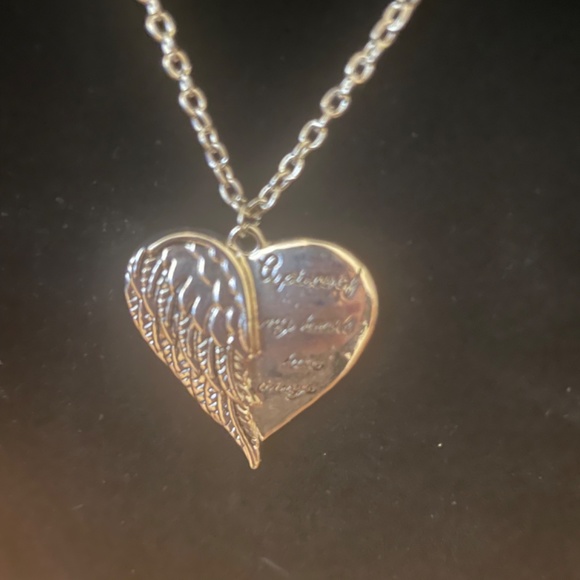 A piece of my heart has wings necklace - Picture 2 of 3